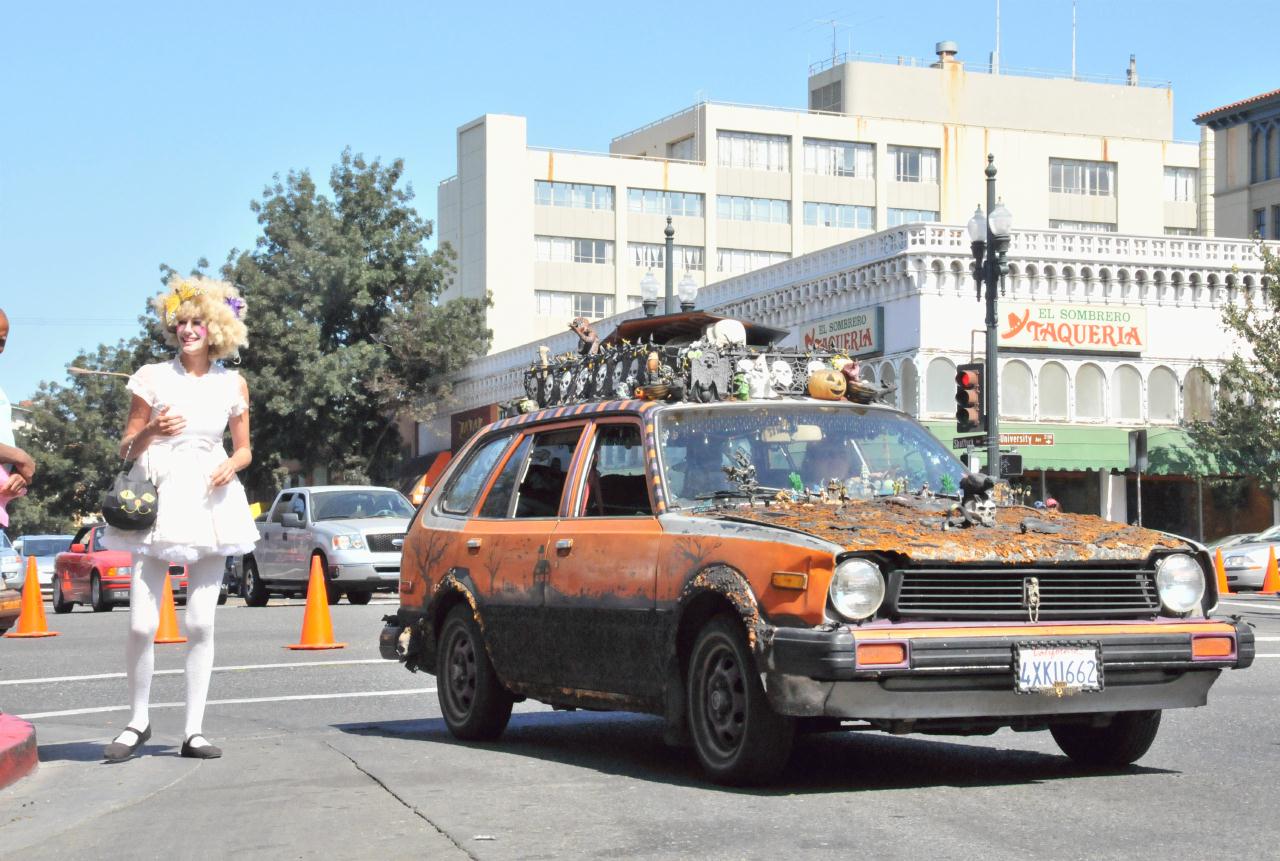 ./ArtCarParade20080928_09_3292TNT.jpg