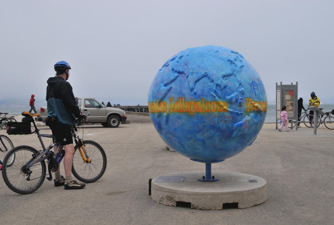 ./Cool_Globe_20080809_141522_Crissy_Field_1904BCX.jpg