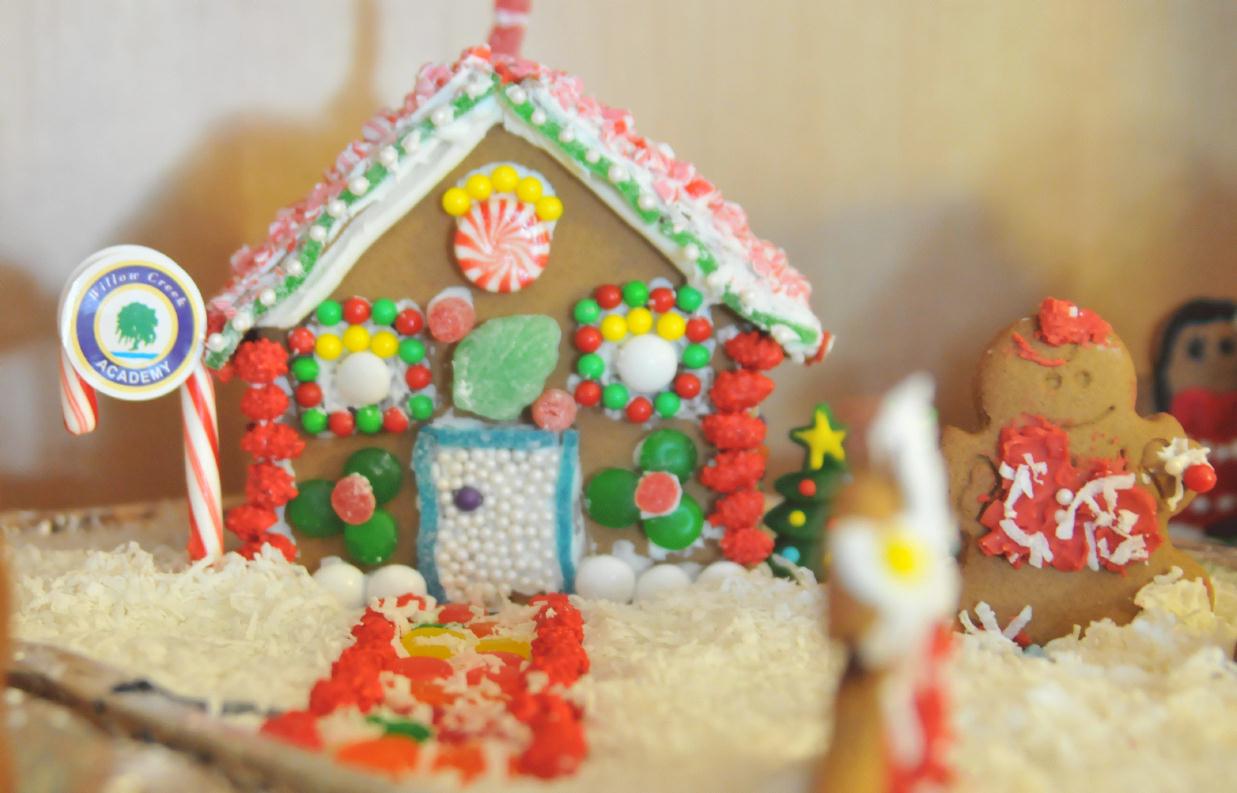 ./Gingerbread_Contest_Sausalito_20101211_154009_3012BCY.jpg