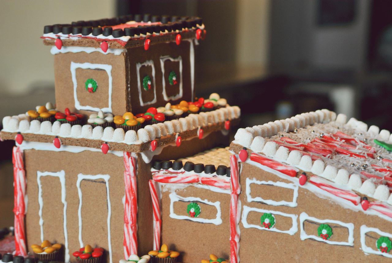 ./Gingerbread_Contest_Sausalito_20101211_155521_3034BCY.jpg