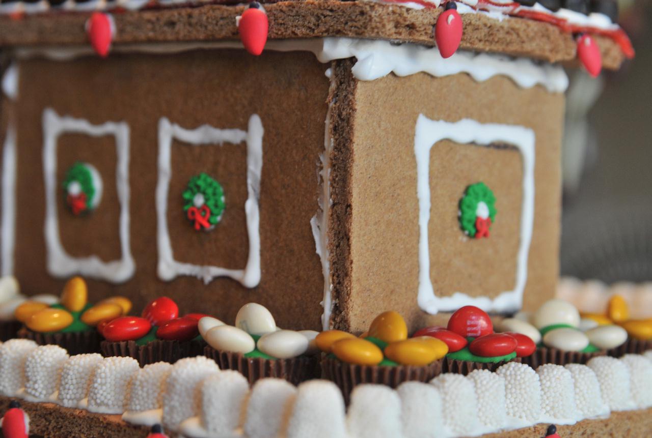 ./Gingerbread_Contest_Sausalito_20101211_155536_3037BCY.jpg