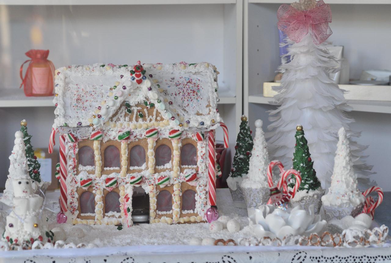 ./Gingerbread_Contest_Sausalito_20101211_160037_3044BCY.jpg