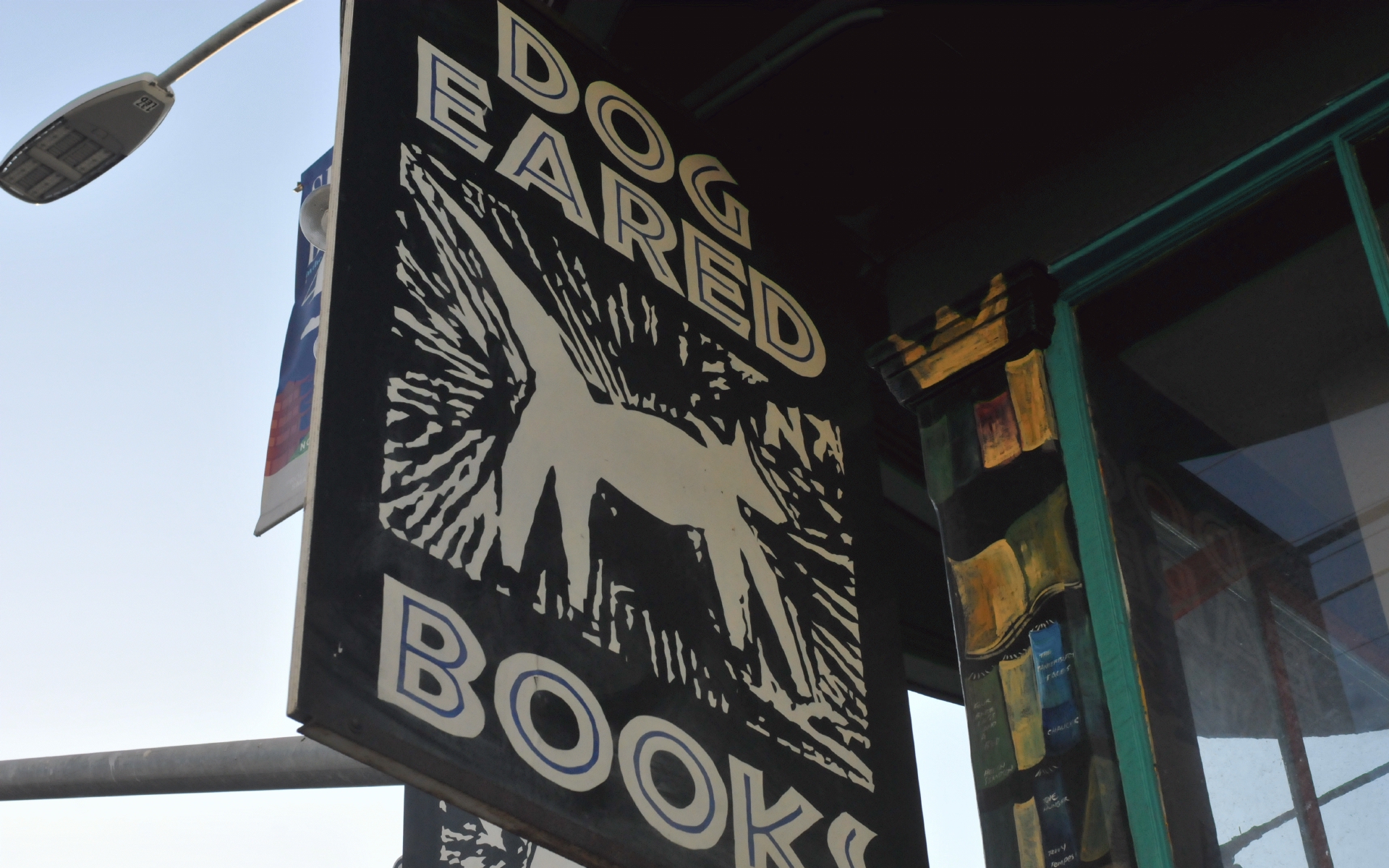 ./Dog_Eared_Books_Murals_20191017_090127_C19_4710.jpg