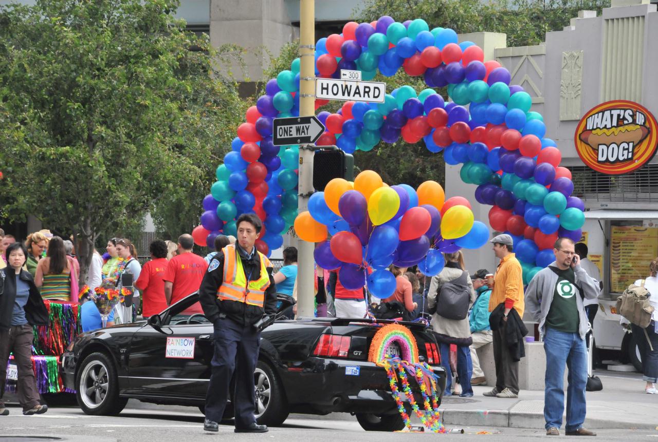 ./Balloons20080629_102742_PrideParade_0205TNT.jpg