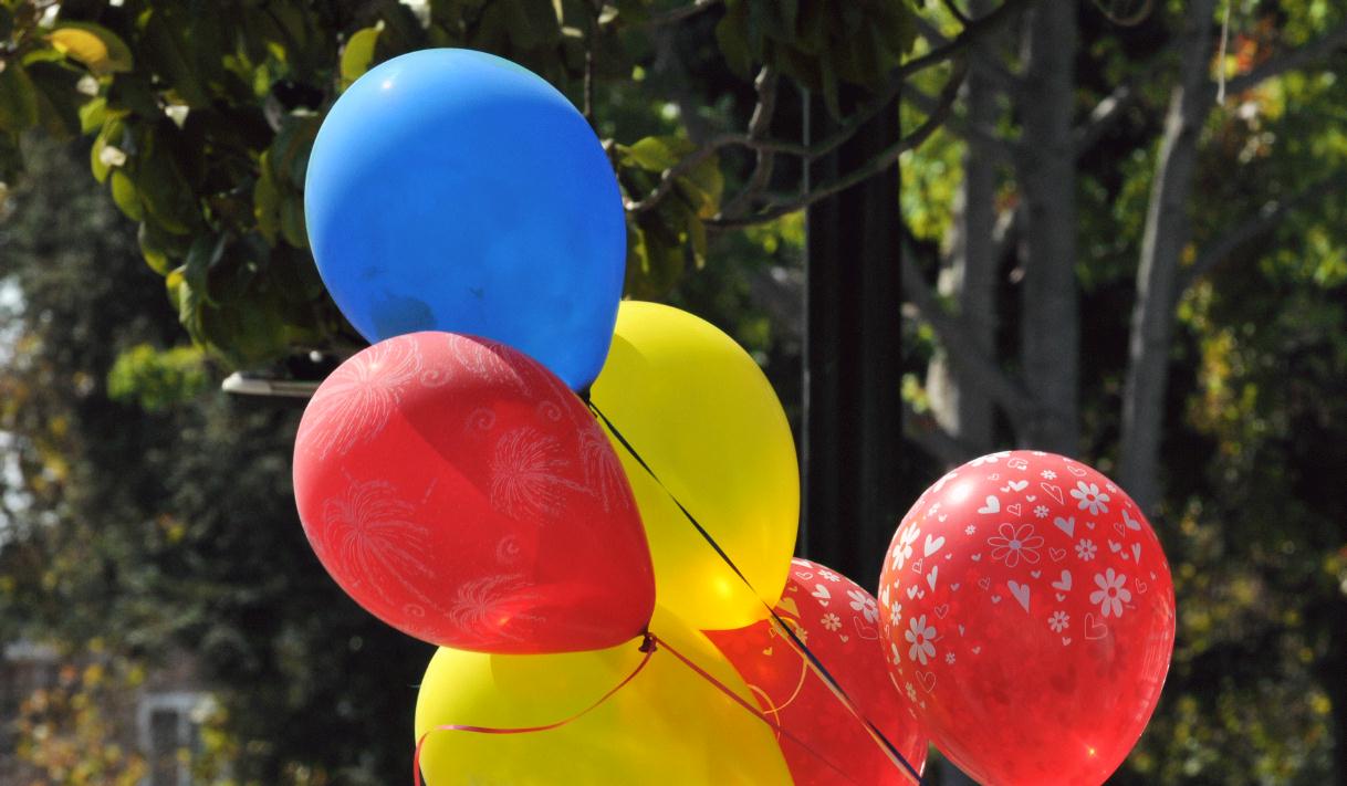 ./Balloons20080928_115310_HowBerkeley_6481BCX.jpg