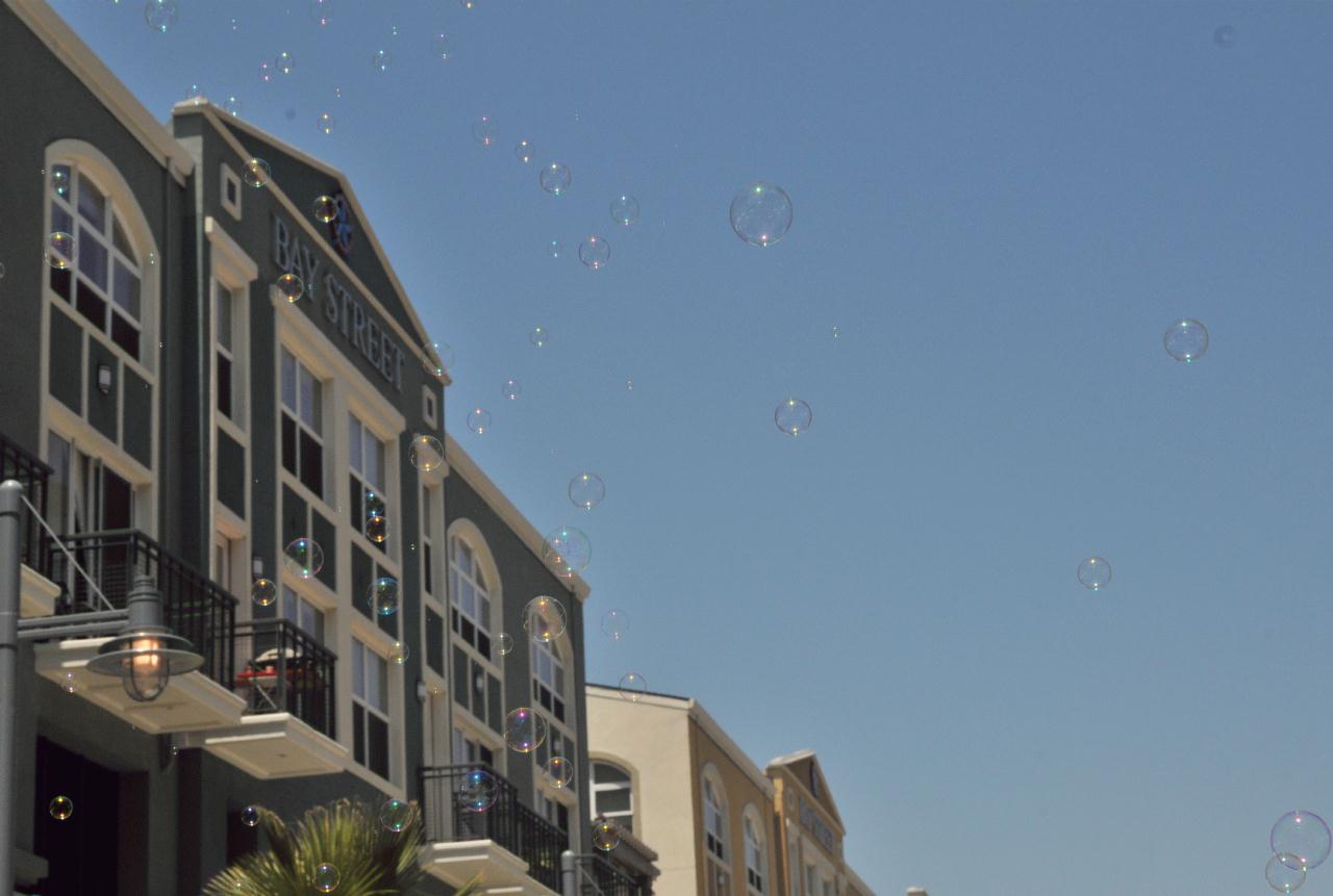 ./Soap_Bubbles20080719_131420_Bay_Street_Festival_Emeryville_1394BCX.jpg