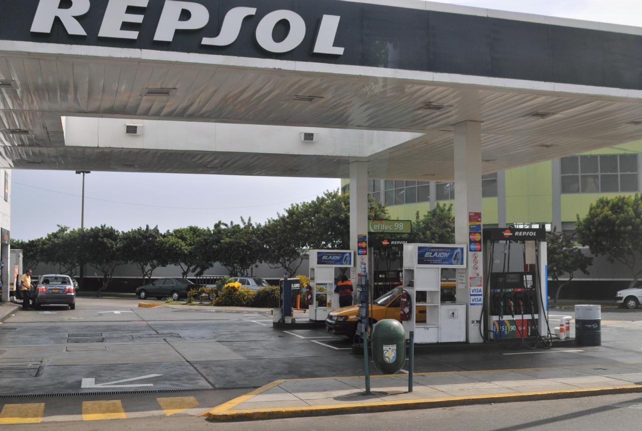 ./GasStation20090404_142916_LimaPeru_1723BCX.jpg