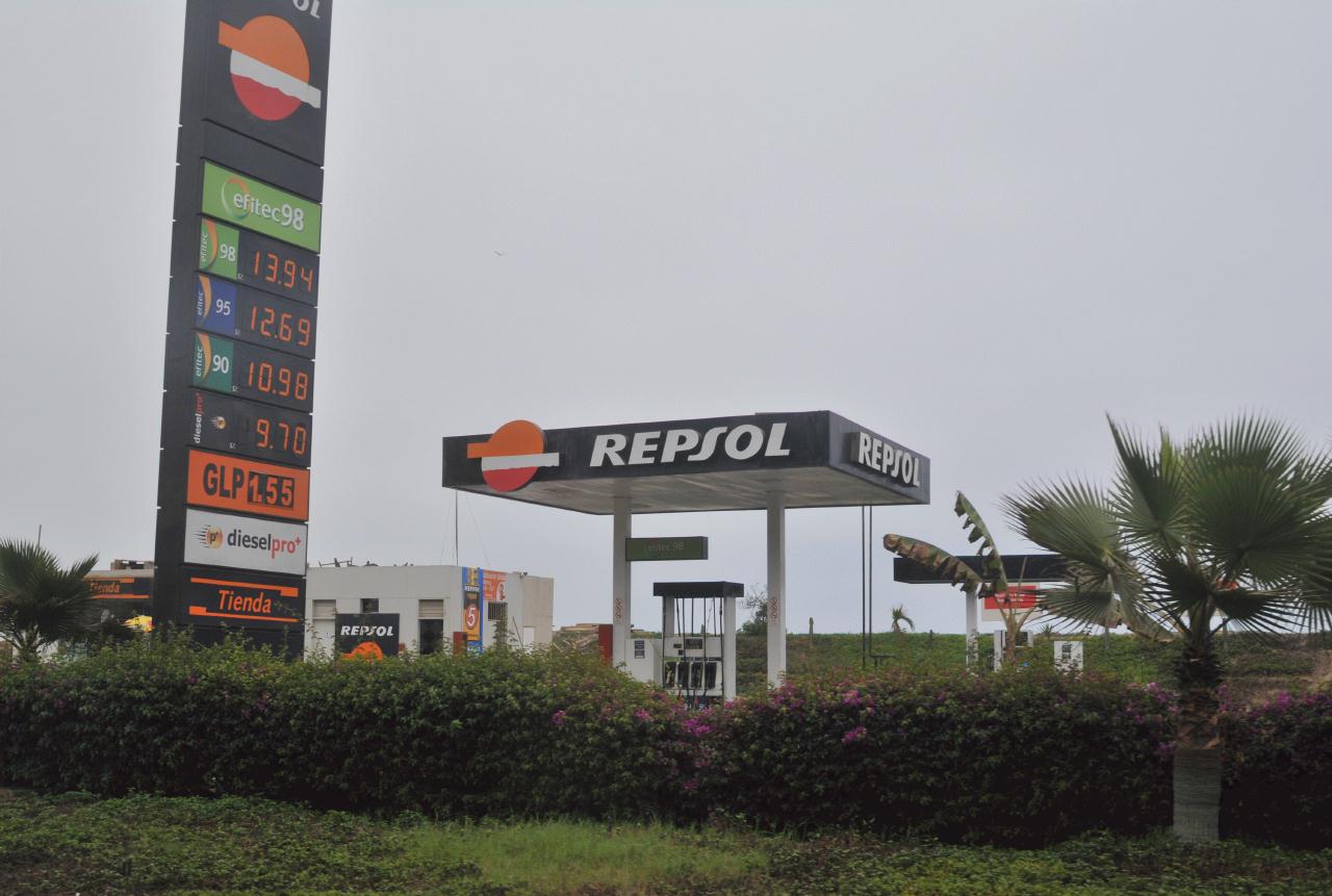 ./GasStation20090411_093336_LimaPeru_3705BCX.jpg