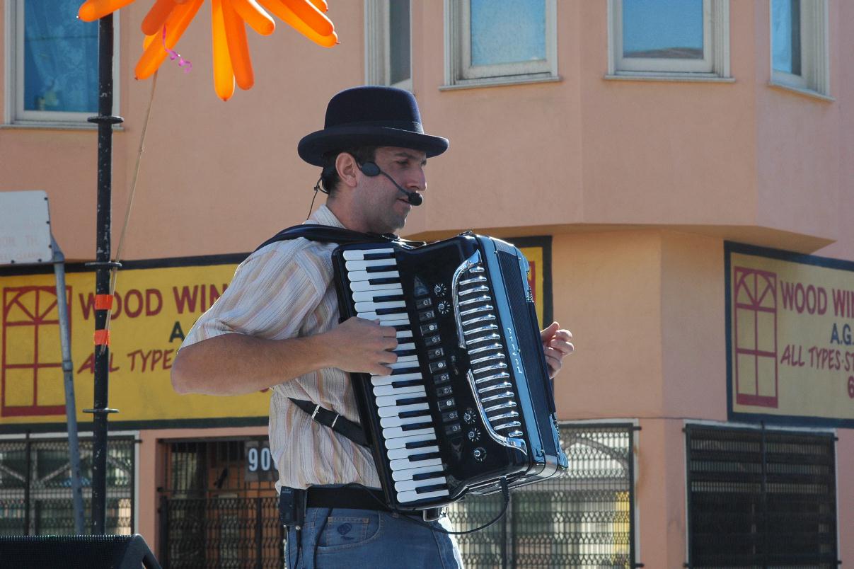 ./BernalFiesta2007_7114B.jpg