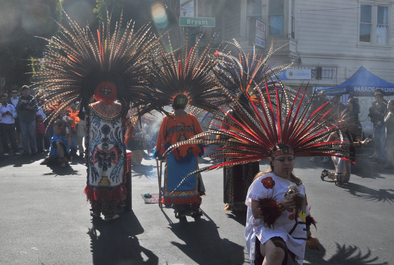 ./Carnival_Parade_San_Francisco_20130526_090246_B13_3488.jpg