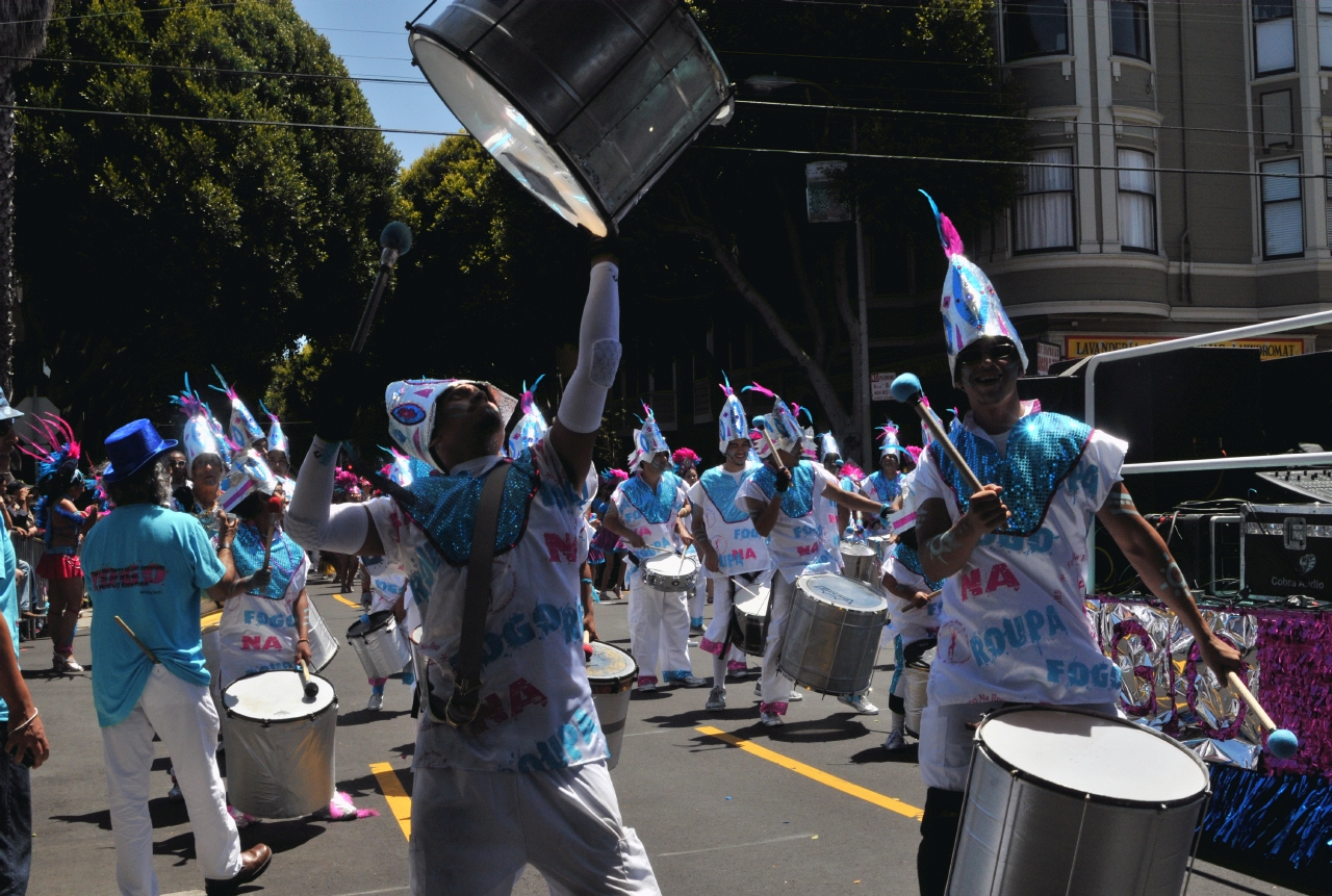 ./Carnival_Parade_San_Francisco_20130526_121621_B13_5076.jpg