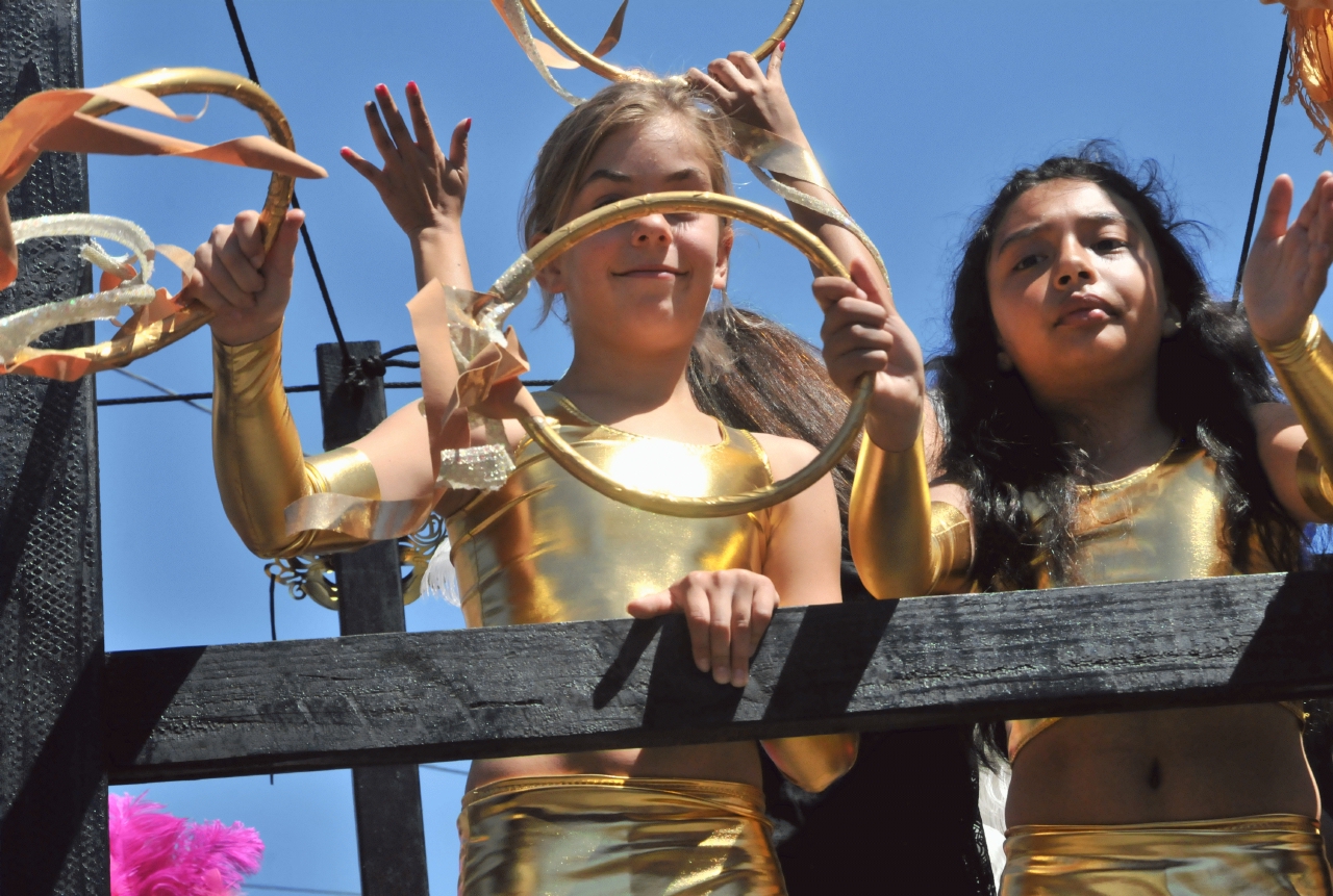 ./San_Francisco_Carnival_Parade_20140525_111948_C14_4766.jpg