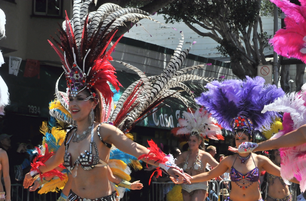 ./San_Francisco_Carnival_Parade_20140525_112001_C14_4774.jpg