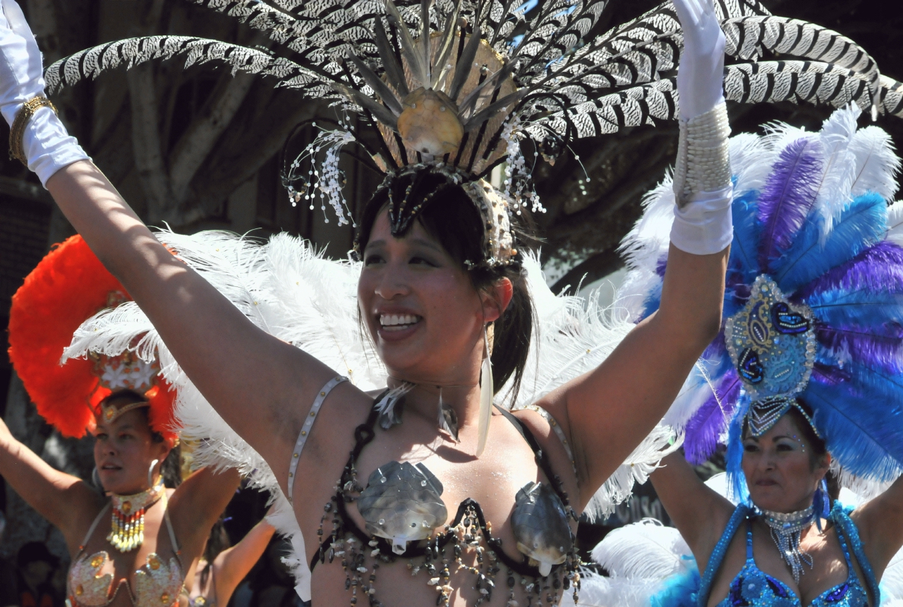 ./San_Francisco_Carnival_Parade_20140525_112050_C14_4782.jpg