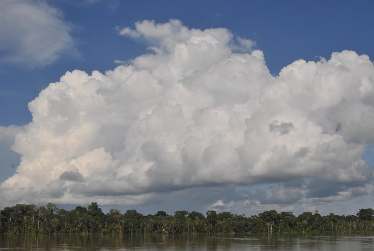 ./Clouds_20090407_160642_Amazon_Peru_BCX_2577.jpg