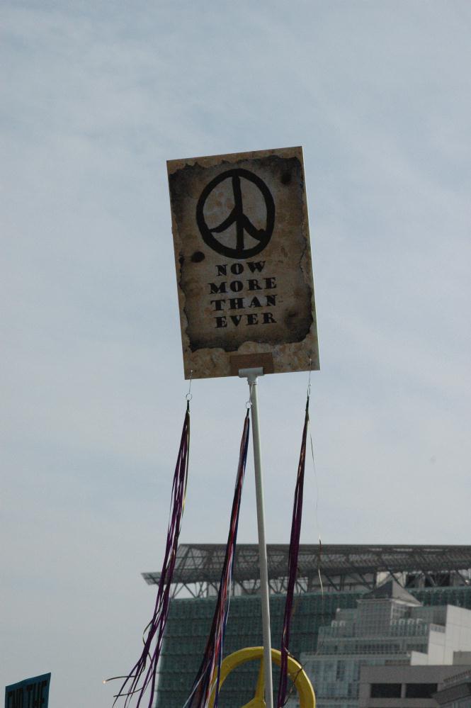 ./Peace_Symbol_20071027_094138_OnStickSFProtest_9339T.jpg