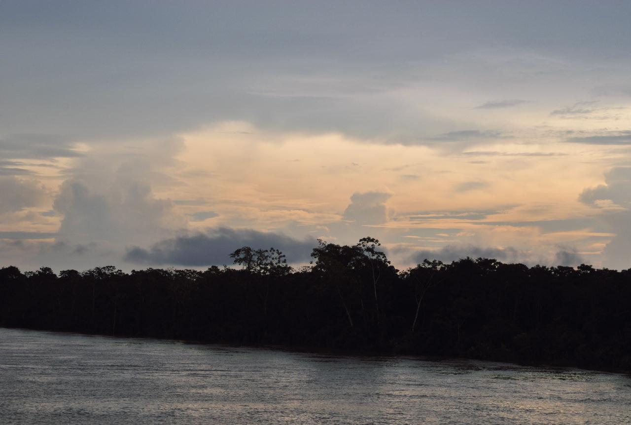 ./Sunset_20090405_155432_Amazon_Peru_2189BCX.jpg