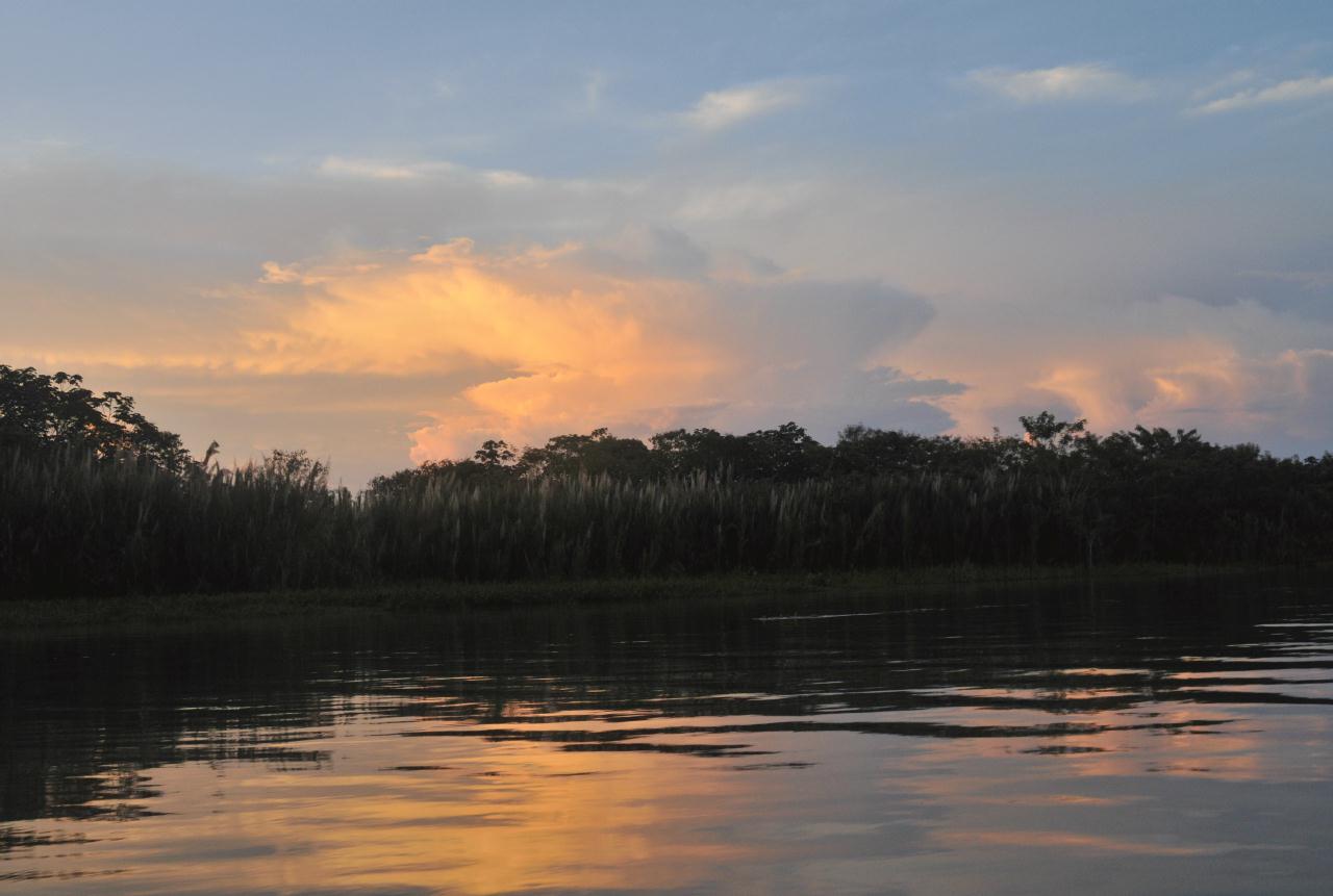 ./Sunset_20090407_185316_Amazon_Peru_2674BCX.jpg