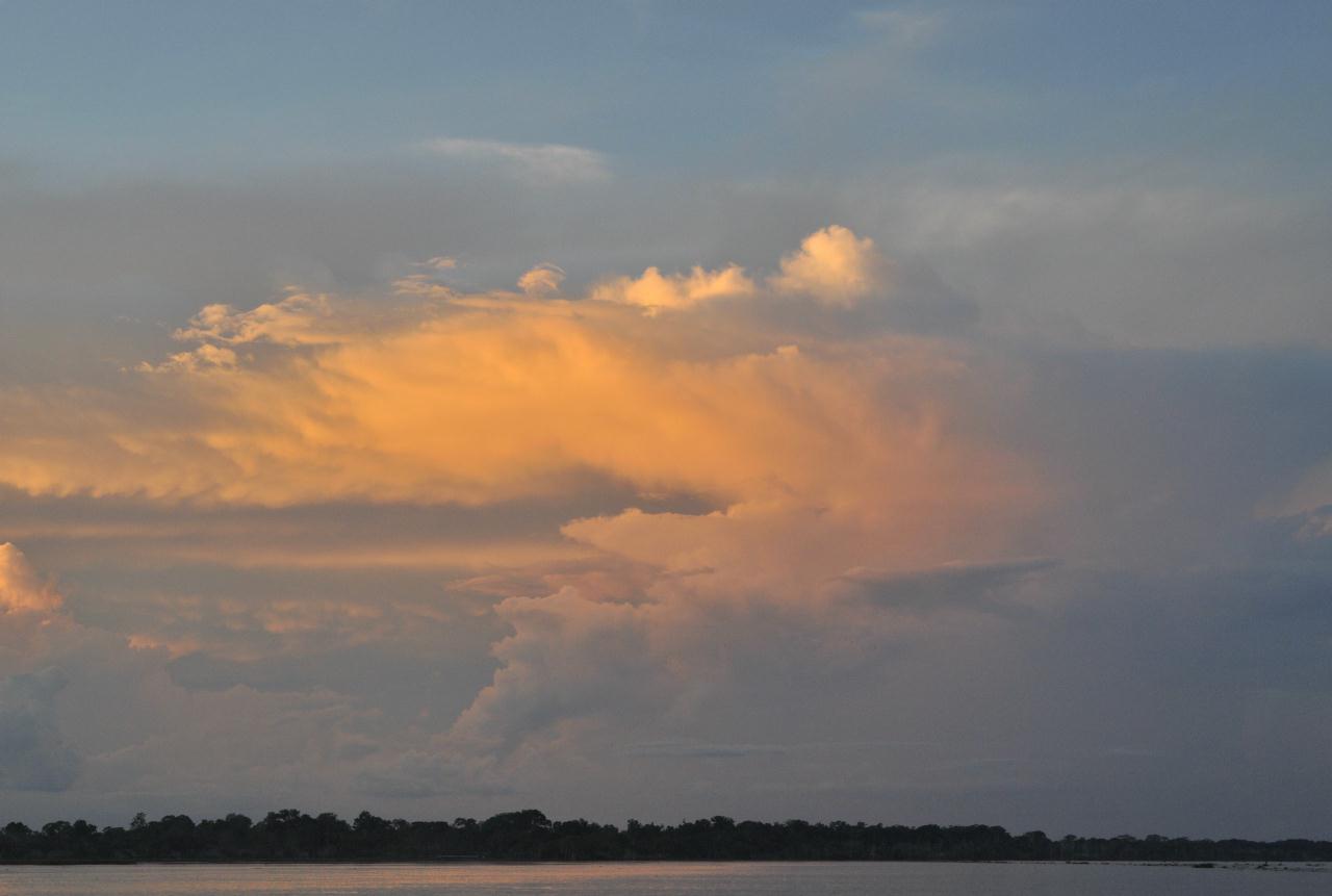 ./Sunset_20090407_185554_Amazon_Peru_2681BCX.jpg