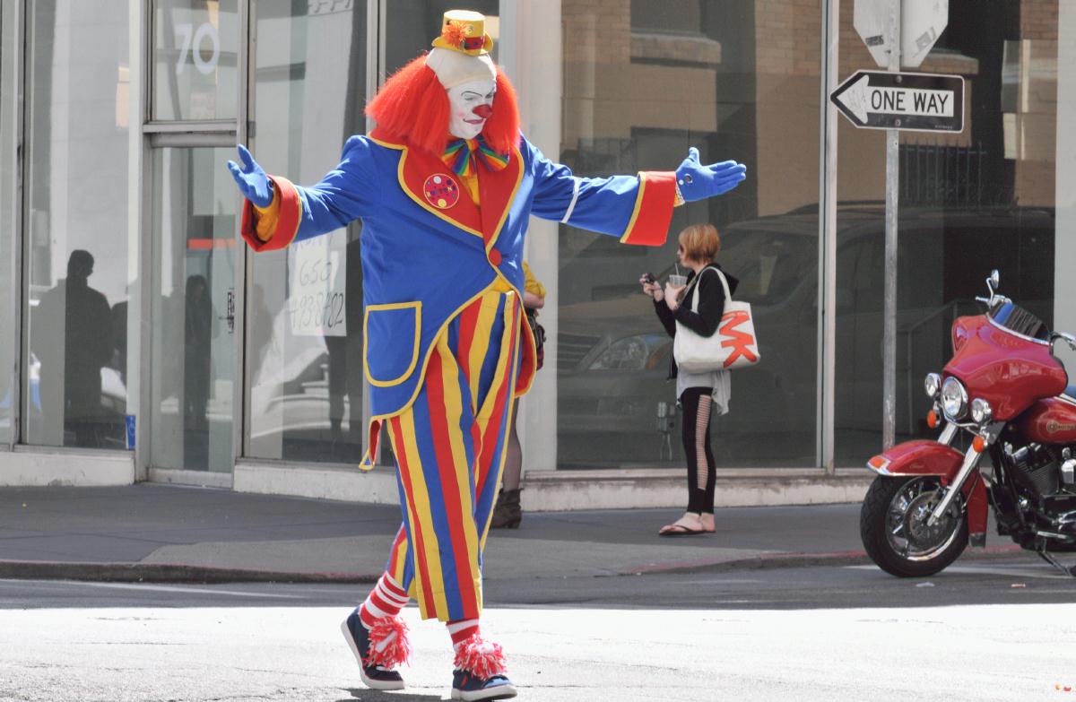 ./Clown20100313_135954_StPatparadeSF_3225BCX.jpg