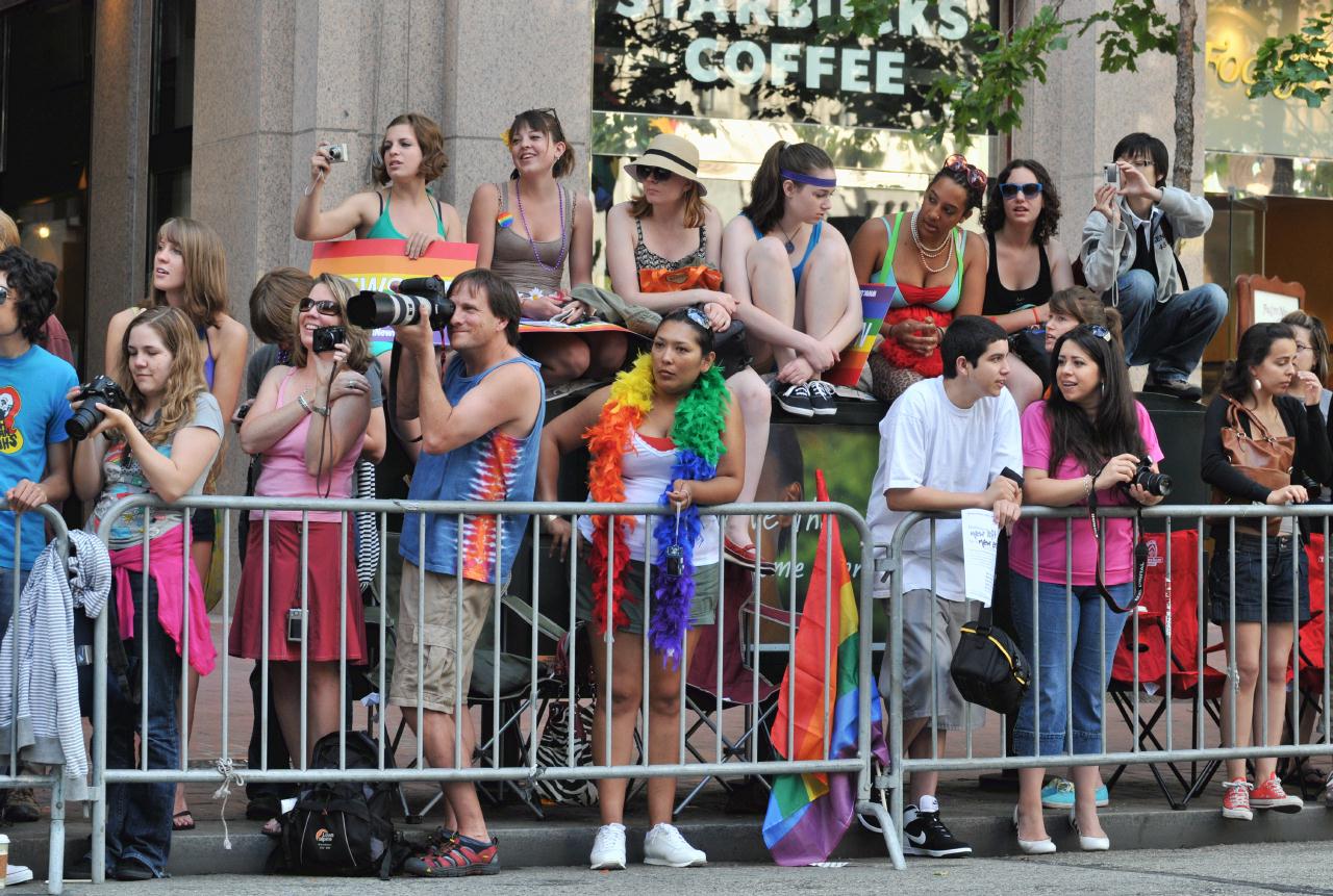 ./LGBTParadeSF20090628_008_105652_5448BCX.jpg