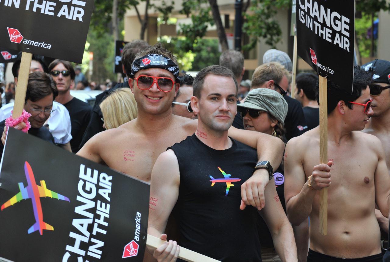 ./LGBTParadeSF20090628_053_113322_5634BCX.jpg