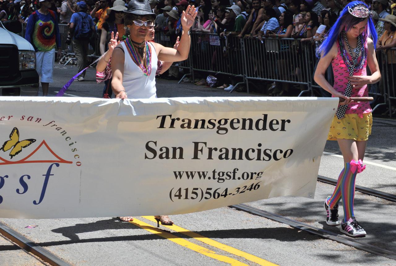 ./LGBTParadeSF20090628_087_120844_5863BCX.jpg