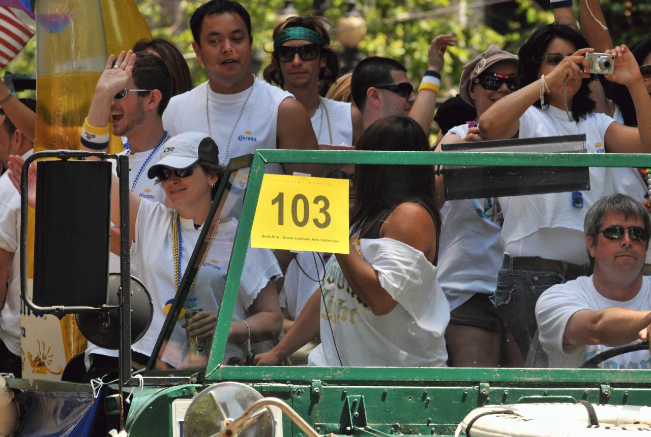 ./LGBTParadeSF20090628_096_121540_5928BCX.jpg