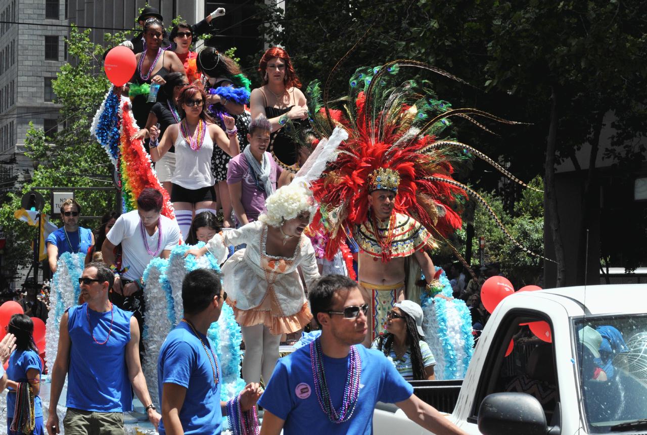 ./LGBTParadeSF20090628_110_123228_6025BCX.jpg