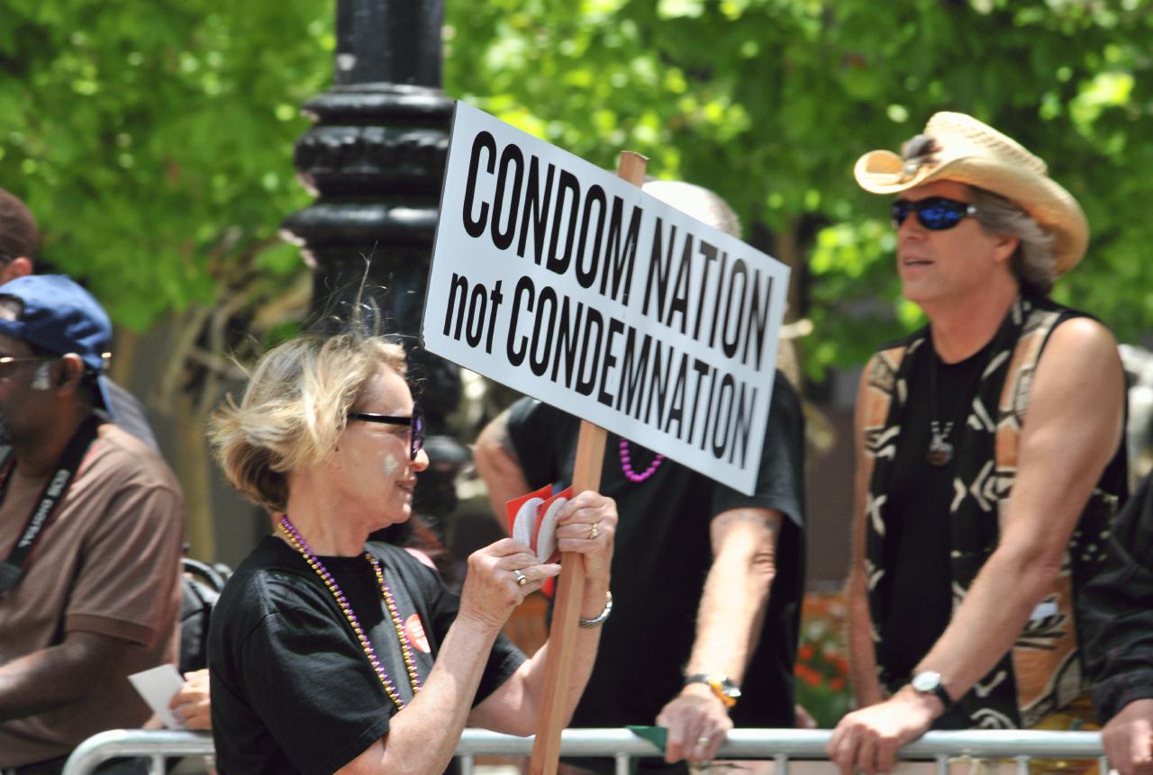 ./LGBTParadeSF20090628_140_131428_6295BCX.jpg