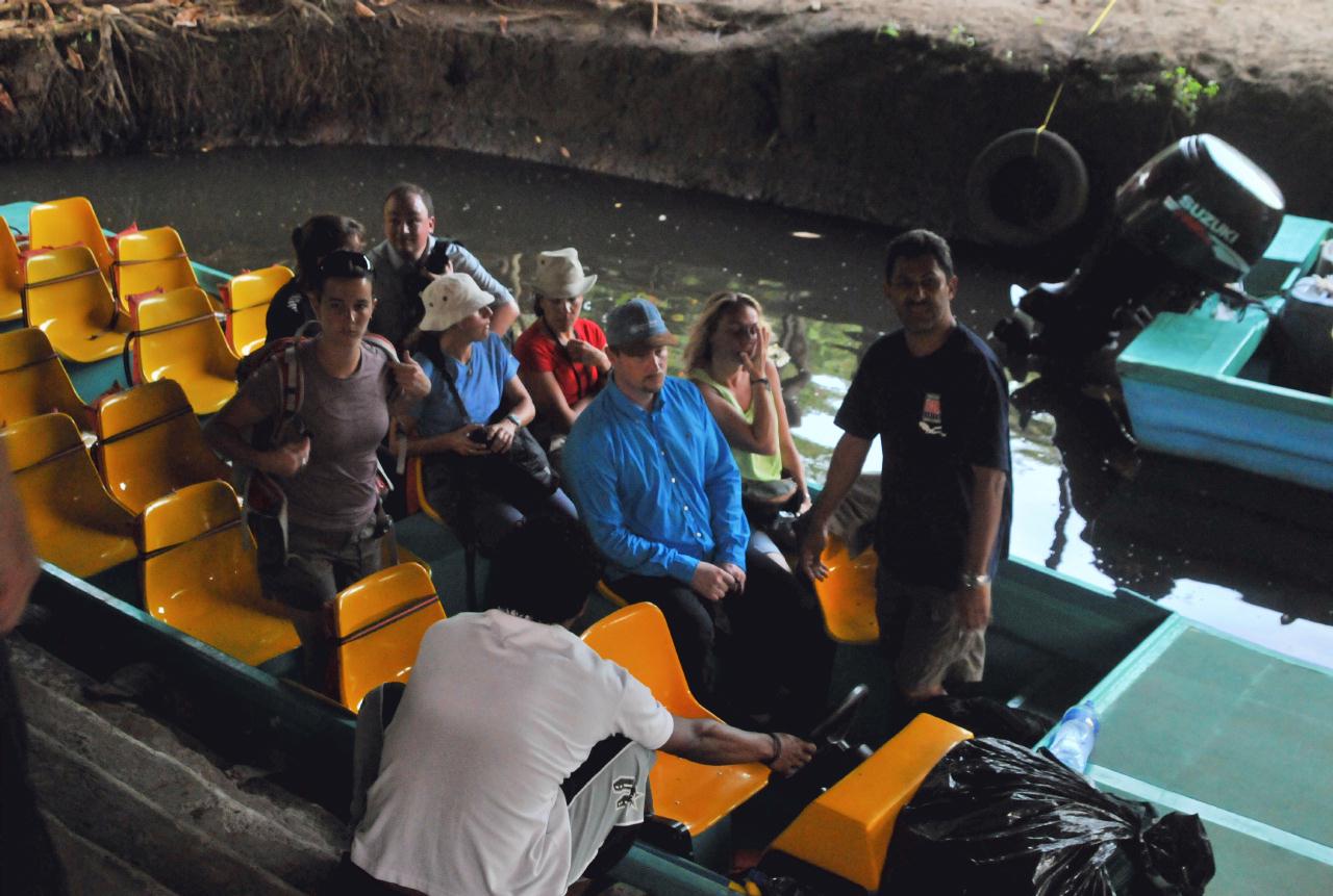 ./TortugueroBoatTourDawn20080909_00_3526BCX.jpg