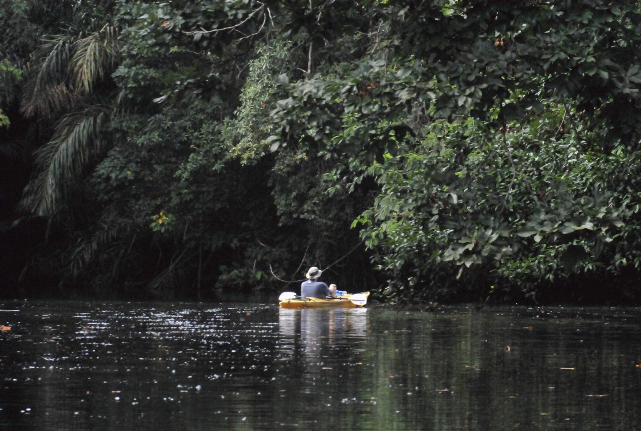 ./CanoeTripTurtleIslandLodgeCostaRica20080909_05_1530TNT.jpg