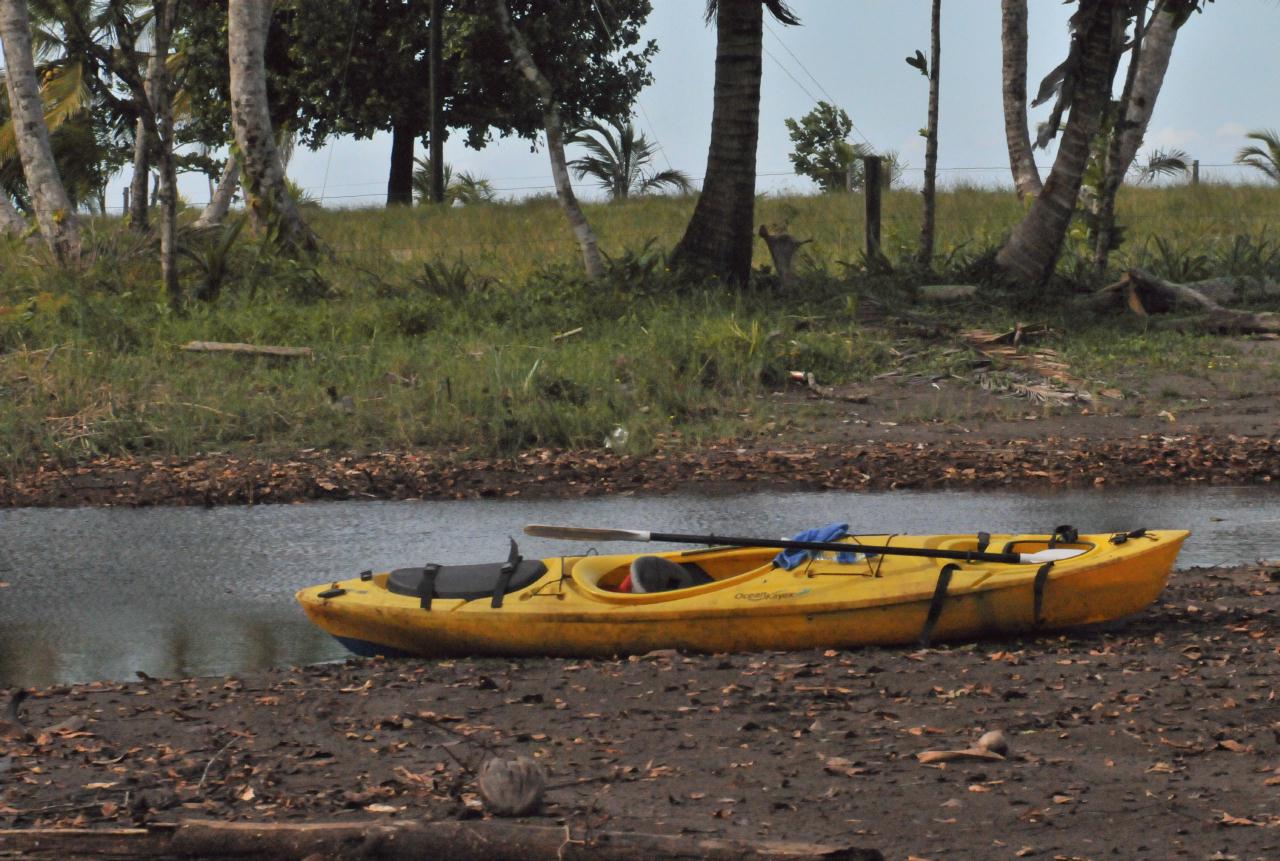 ./CanoeTripTurtleIslandLodgeCostaRica20080909_07_1545TNT.jpg