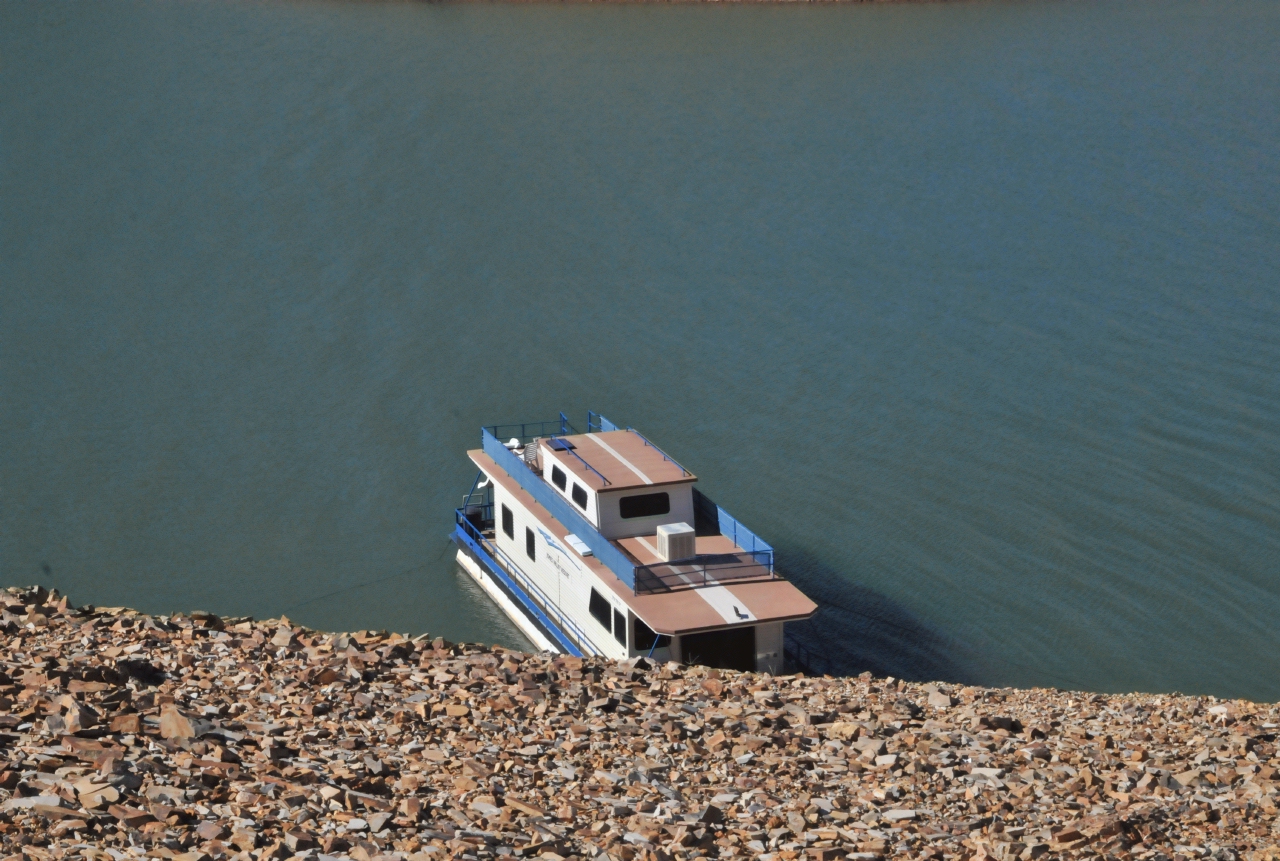 ./Shasta_Lake_20130918_102458_B13_7434.jpg