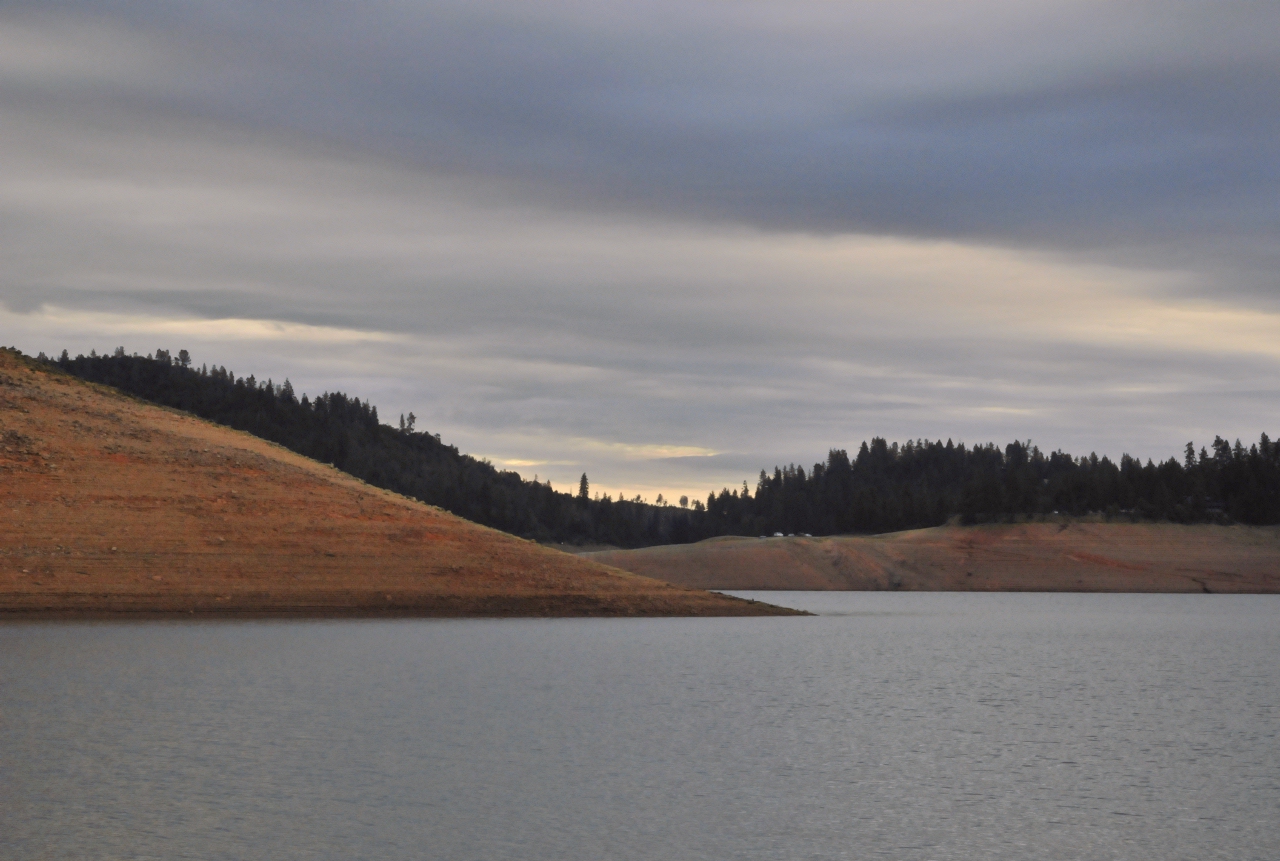 ./Shasta_Lake_20130917_075638_B13_7393.jpg