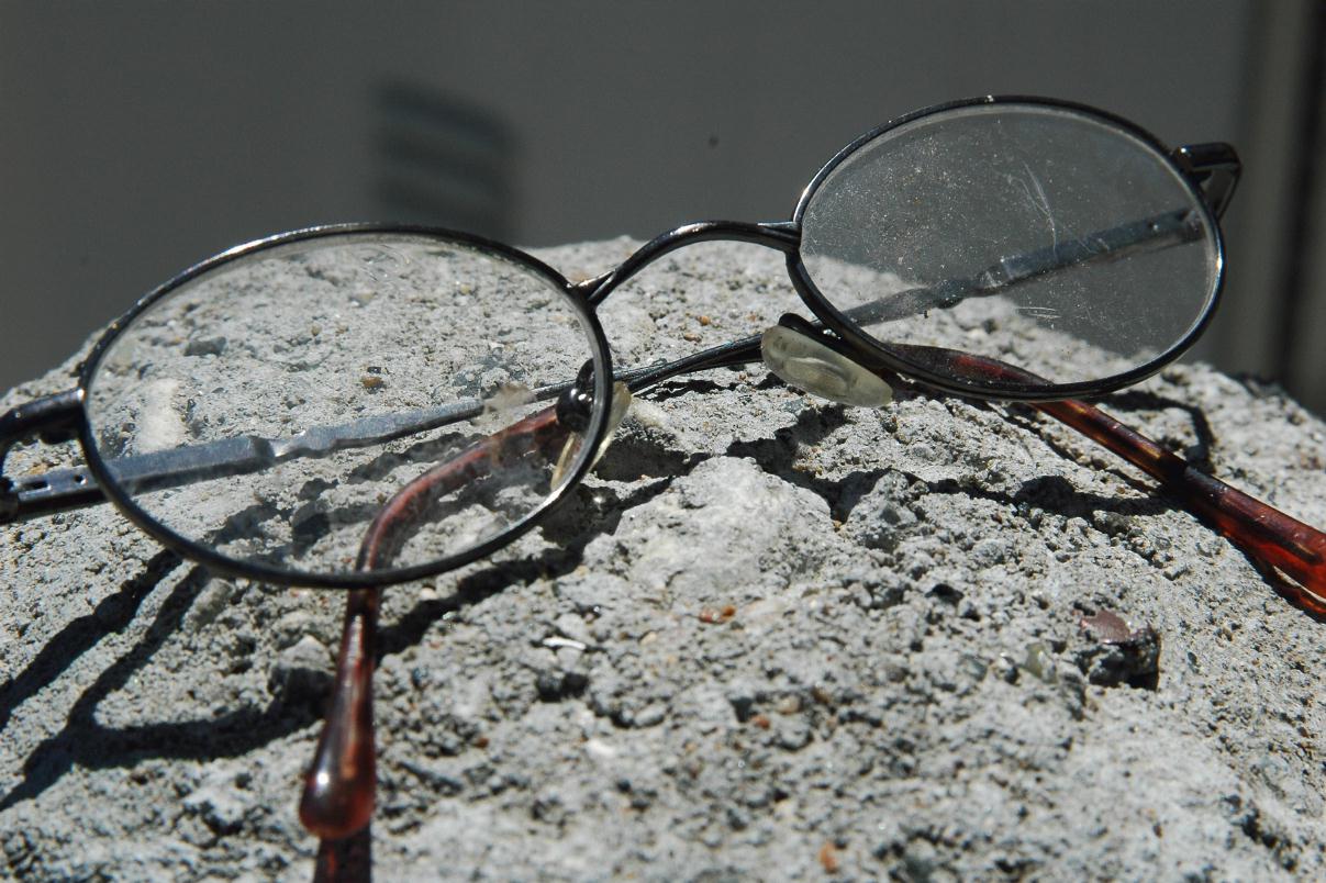 ./Glasses_20070000_02.jpg