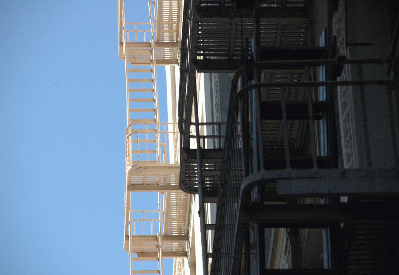 ./FireEscape20060000_10.jpg