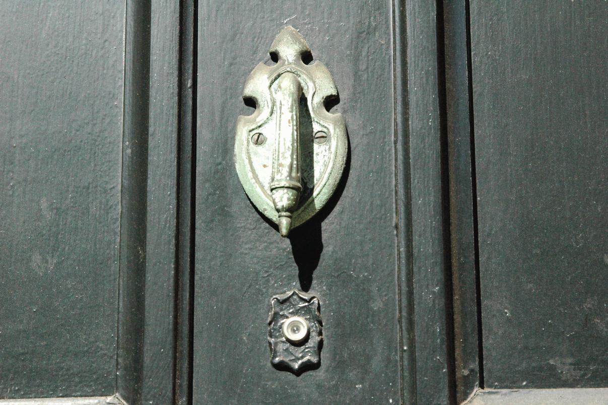 ./DoorKnockers20070000_01.jpg