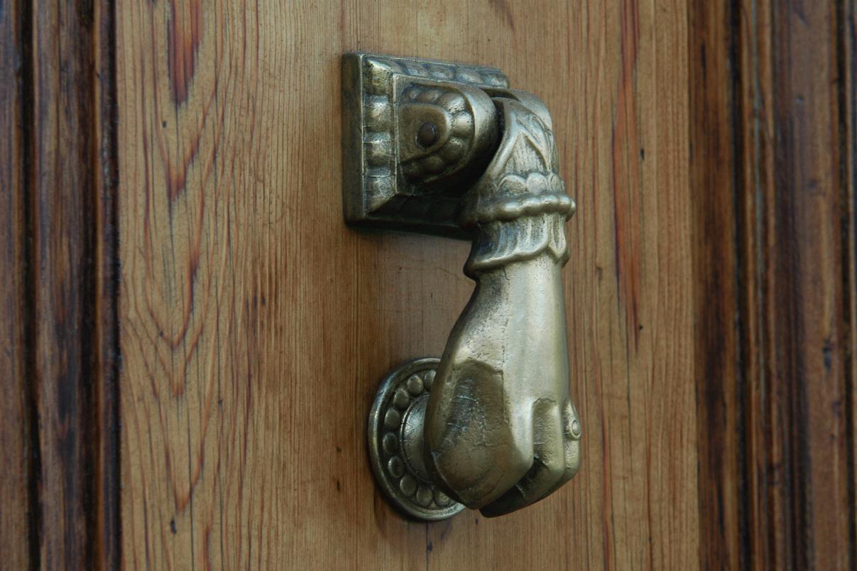 ./DoorKnockers20070000_03.jpg