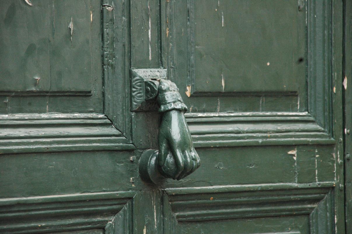 ./DoorKnockers20070000_06.jpg