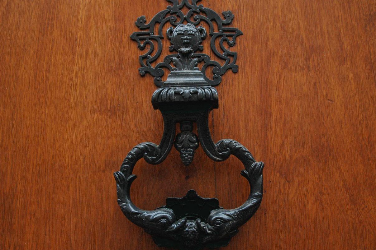 ./DoorKnockers20070000_11.jpg