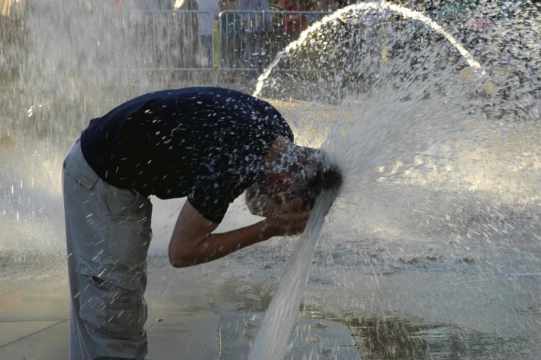 ./Fountain_20060000_07.jpg